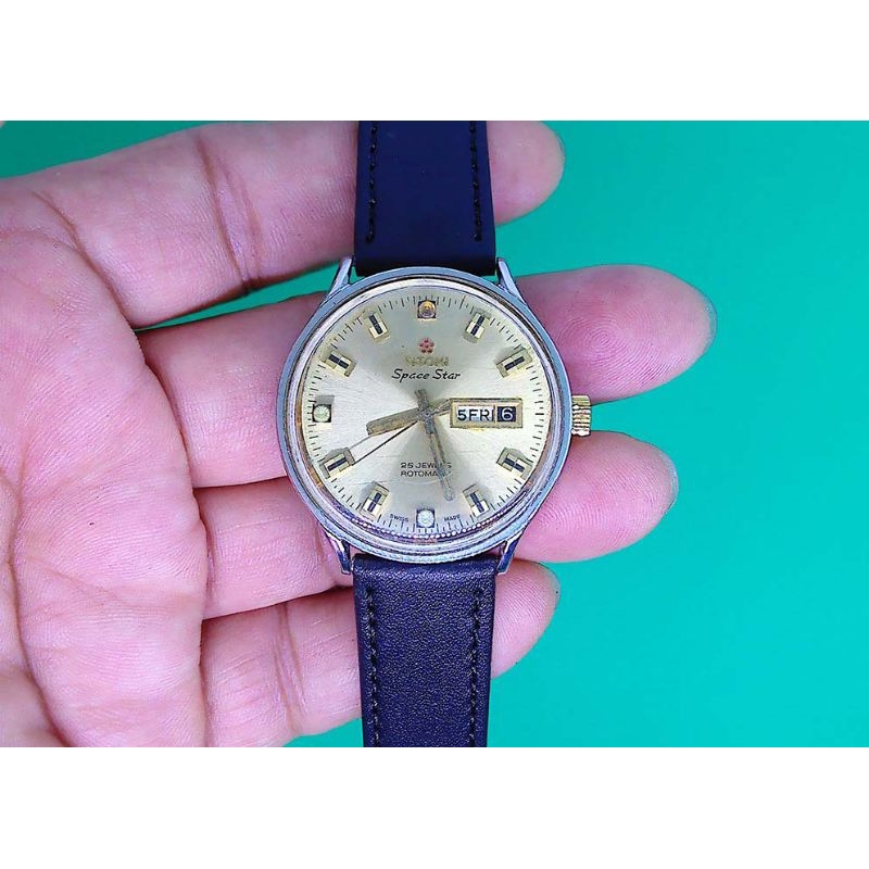 Jam tangan vintage Titoni Space Star automatic