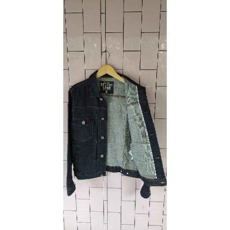 Tipe 2 jaket SELVEDGERaw denimIndigo spaoSize mSlim fit 

Panjang 64
Lebar 49-50

Kondisi ganteng

