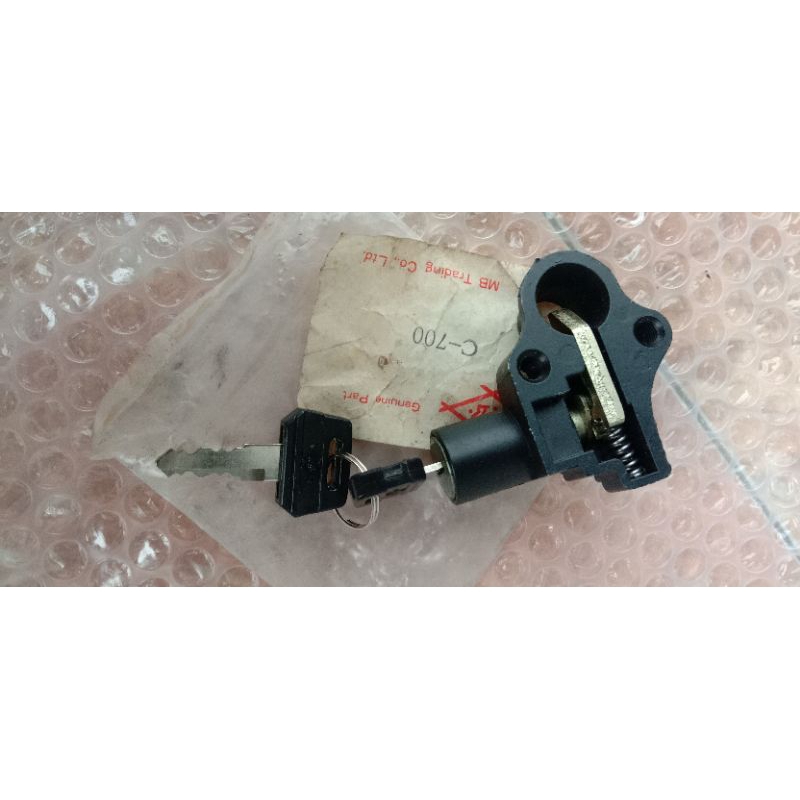 kunci jok seat lock kancing jok pengait jok Honda C700 Astrea 700 supercub non original NOS
