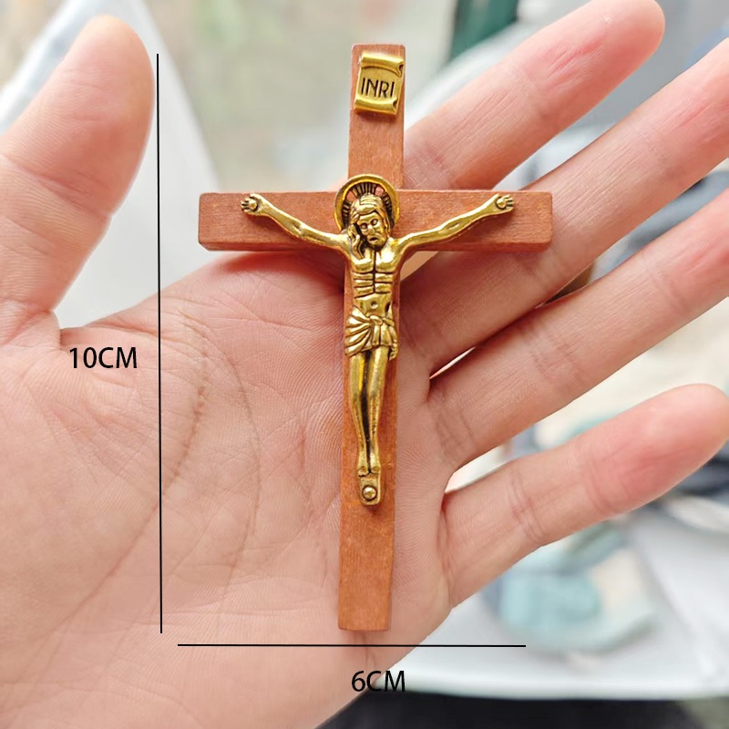 1 Liontin Salib Yesus Kristus dari Kayu Emas Ukuran Besar 10cm