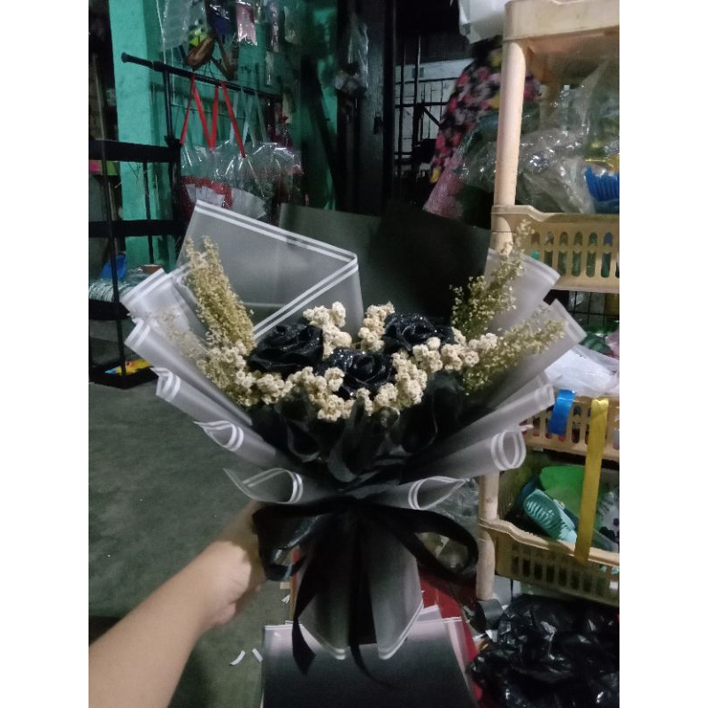 

buket bunga pita satin dan babybreath