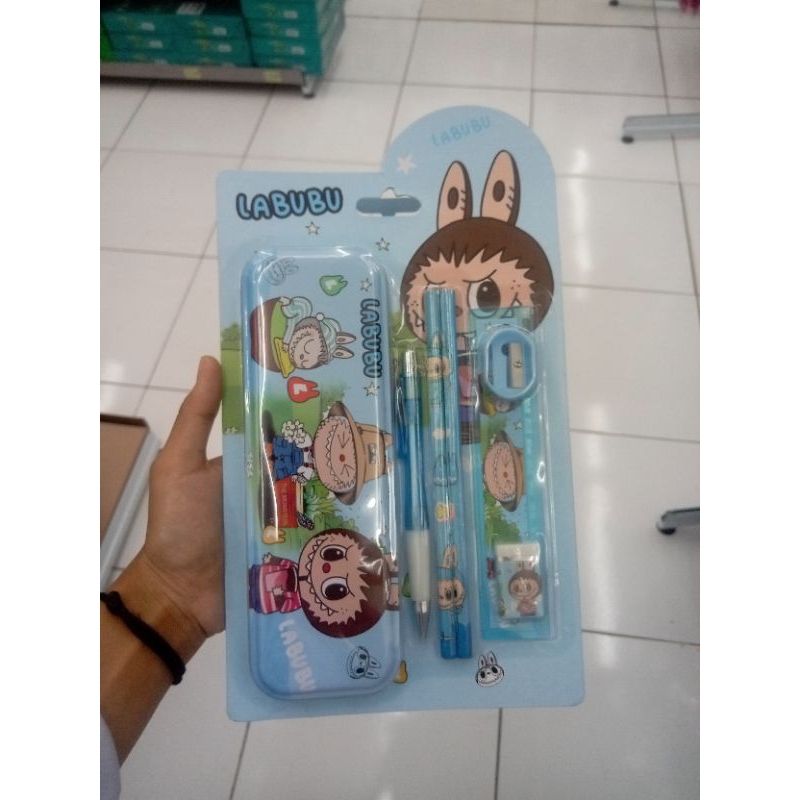 

ALAT TULIS SATU SET MOTIF GEMASHH