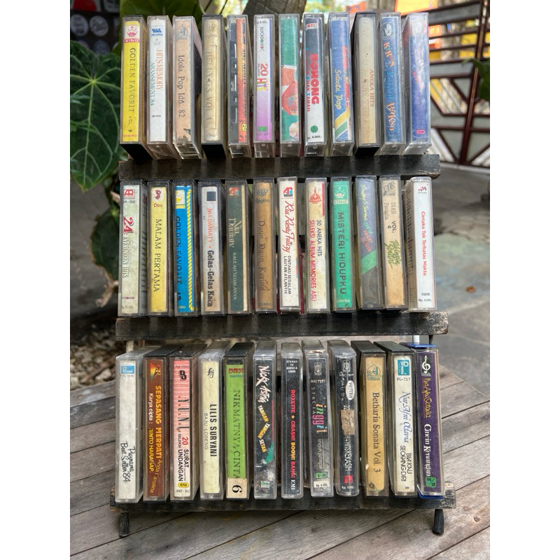 Cassette / Kaset Pita Jadul Isi 36 Buah dan Rak Kaset Susun Tiga