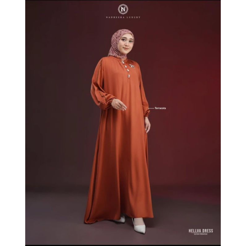 Nadhera Hellva Midi Dress