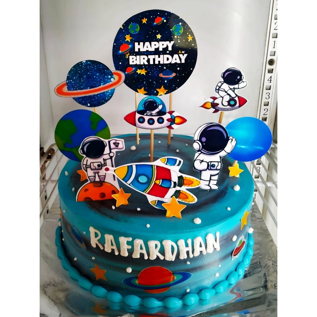 

KUE ULANG TAHUN BLACKFOREST KARAKTER ASTRONOT