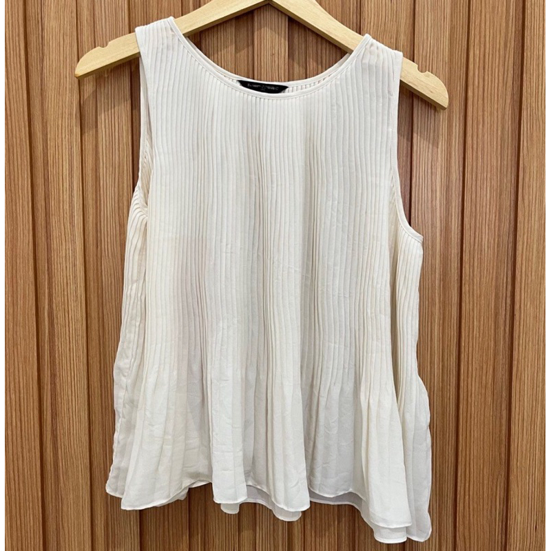Banana Republic Pleated Top/ baju plisket putih