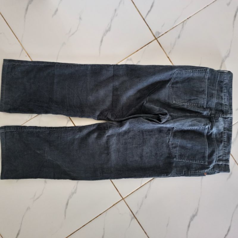 Celana panjang corduroy Uniqlo second dari Ball