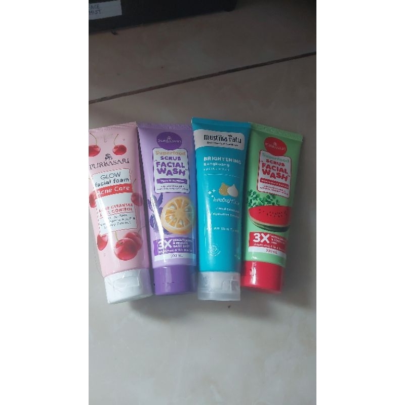 facial wash scrub ada purbasari dan mustika ratu untuk membersihkan wajah