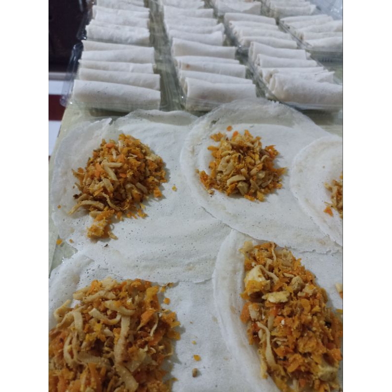 

Lumpia frozen (isi ayam rebung wortel telur)