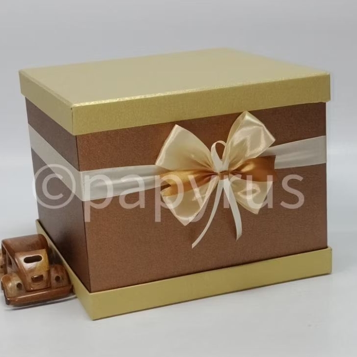 

PAPYRUS Sandwich 25x25 Tinggi 20cm Kotak Kado Gift Box Hadiah V3