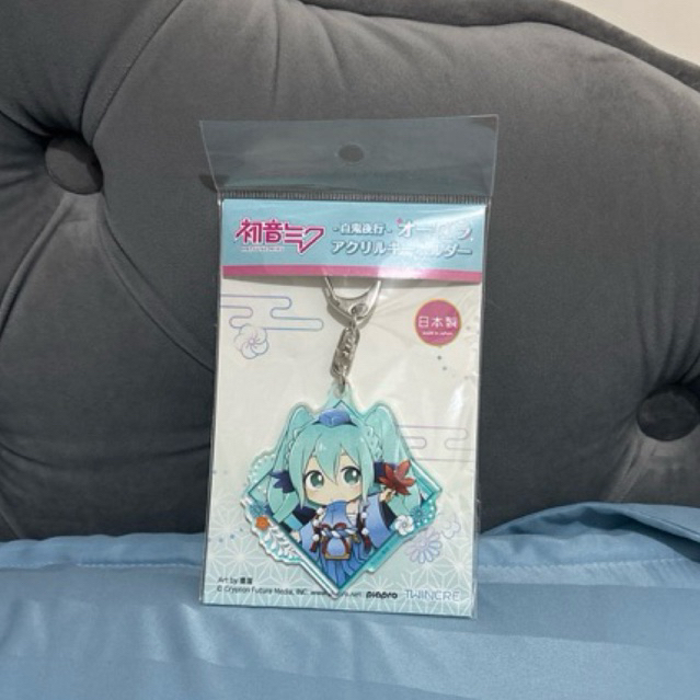 hatsune miku acrylic keychain (new)