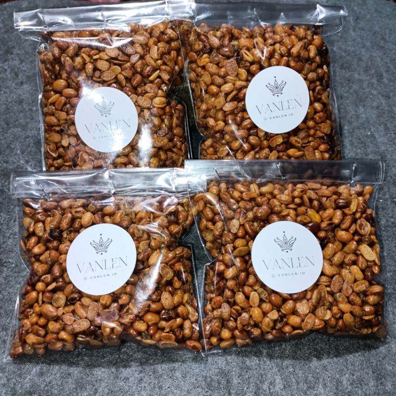 

Kacang Kedelai Goreng untuk isian banten/persembahyangan