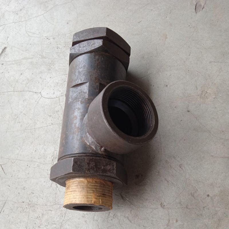 Valve pompa lubang drat  45 mm , drat luar 48 mm
