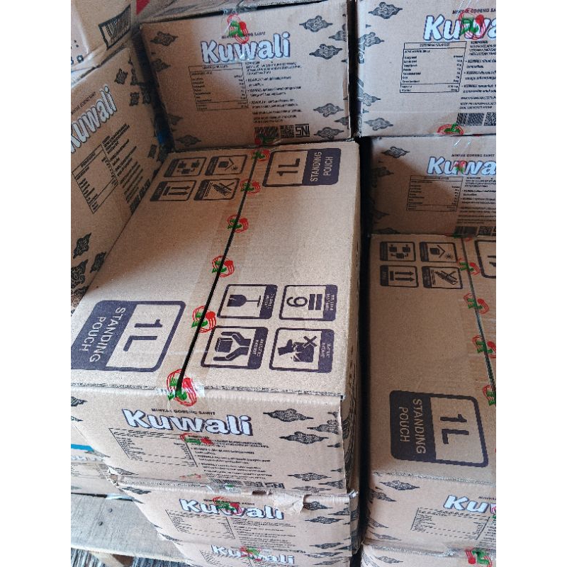 

minyak goreng kuawil kemasan 1 dus