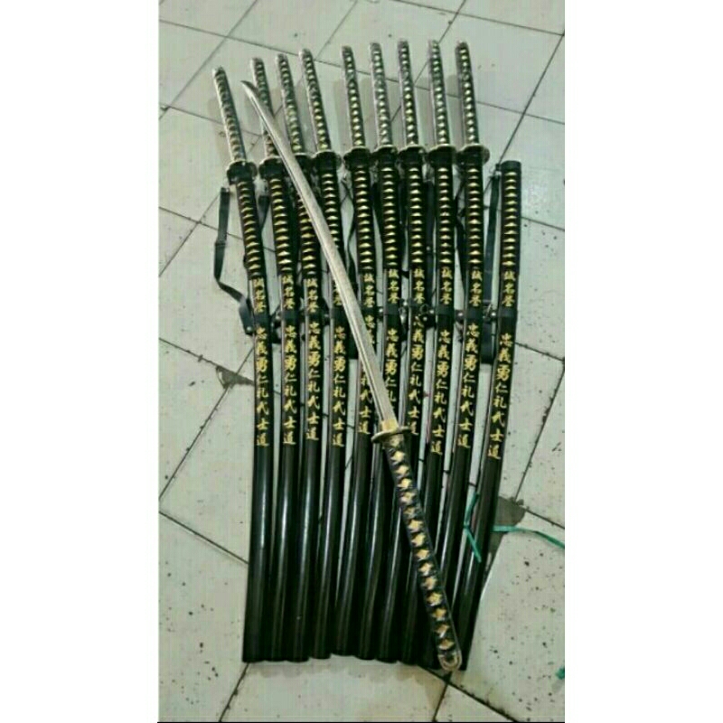 hiasan dinding KTN Odachi ornamen kuningan