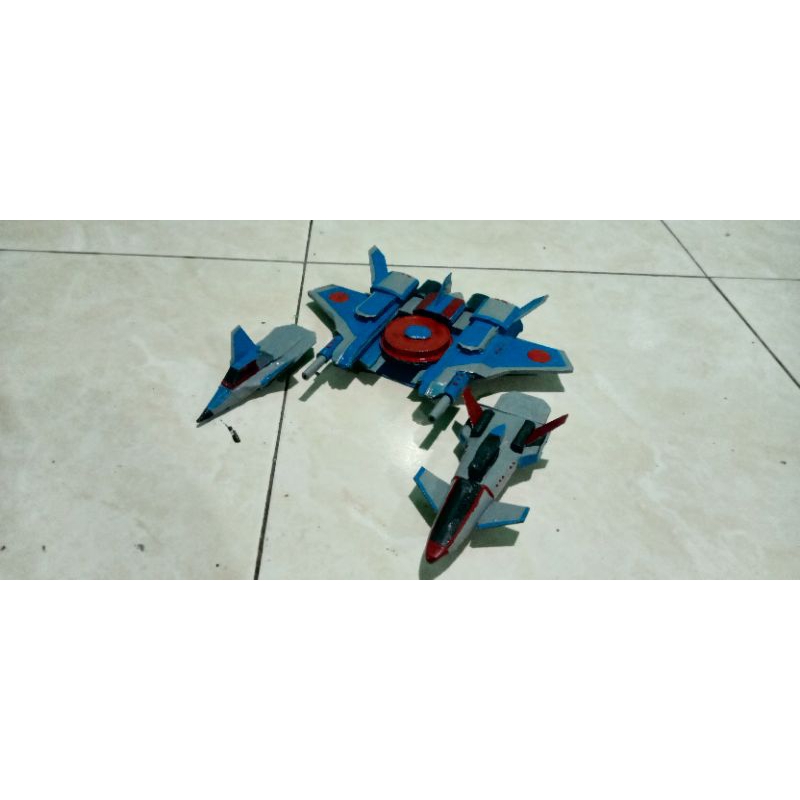 miniatur pesawat tempur Ultraman cosmos Tech Spinnar 01