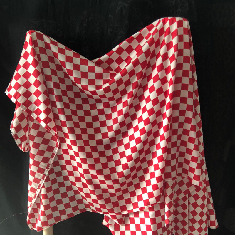 kain satin silk motif - kain satin silk motif kotak - kain satin silk motif premium apt