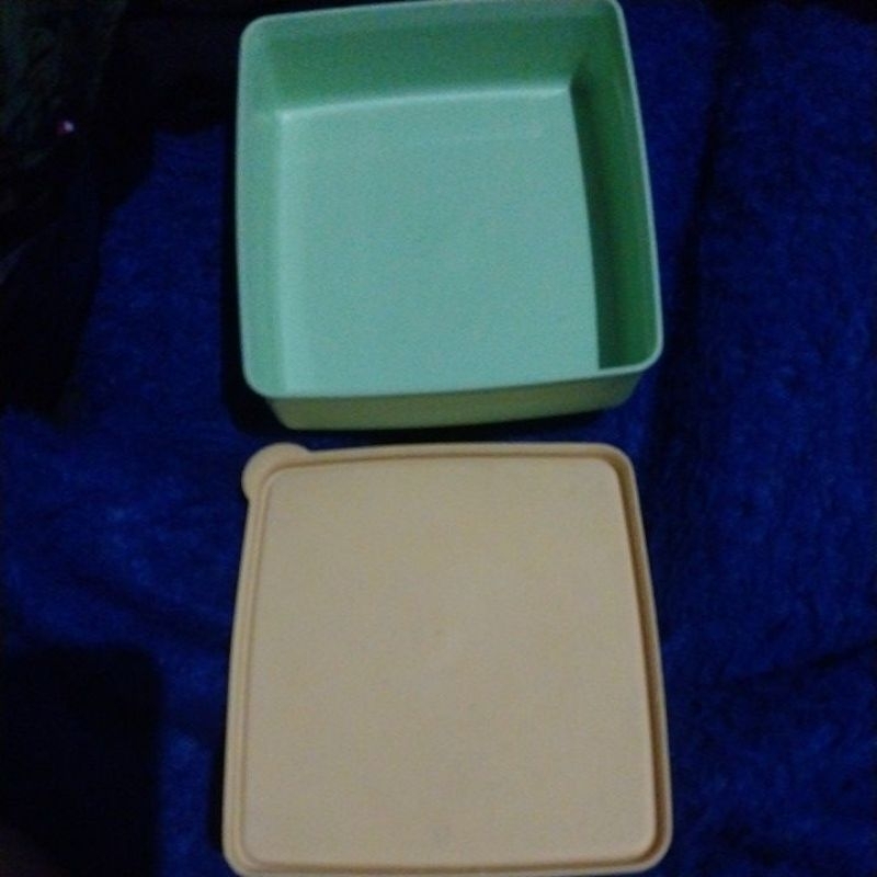 SECOND TUPPERWARE  GEPENG MEDIUM SQUARE AWAY 400ml