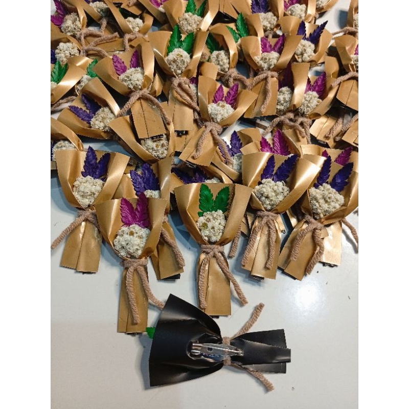Pin/Bross/Corsage Buket Mini Bunga Edelweis Kering