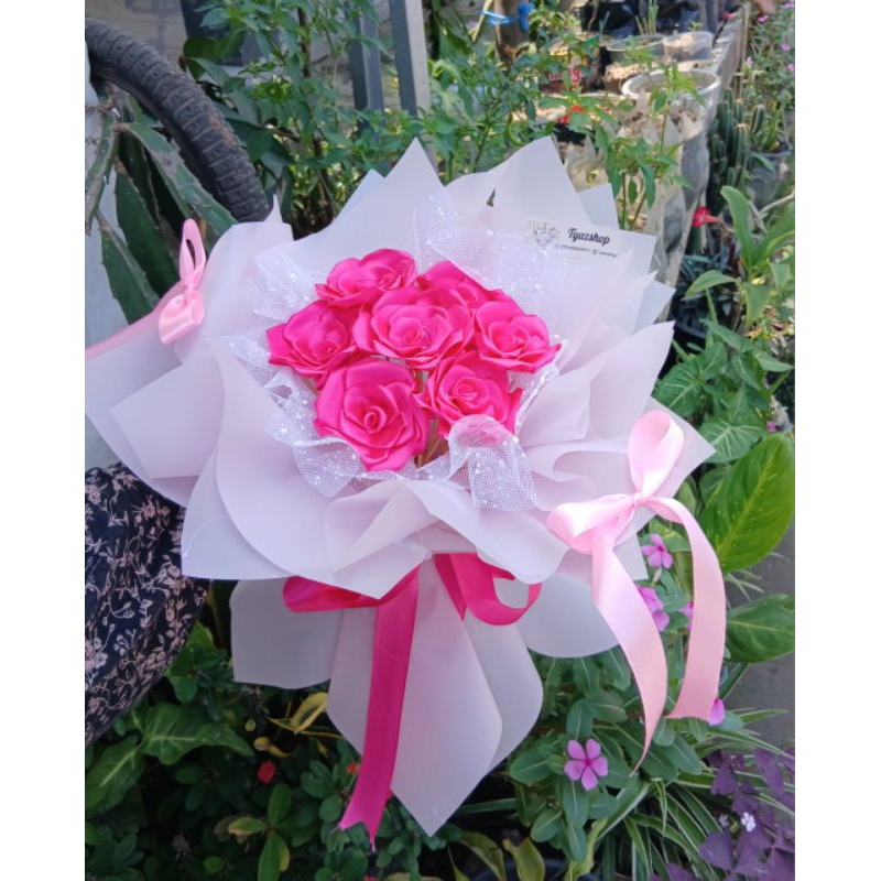 

Round bouquet pita satin pink (tanpa gliter)