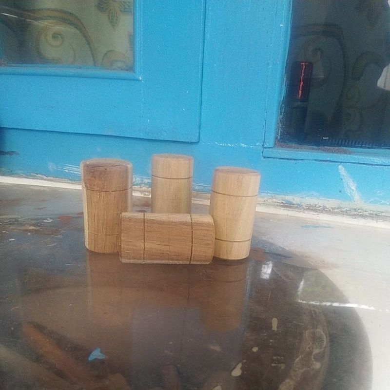 bubut kayu, variasi tropi,kaki meja kecil,dll.