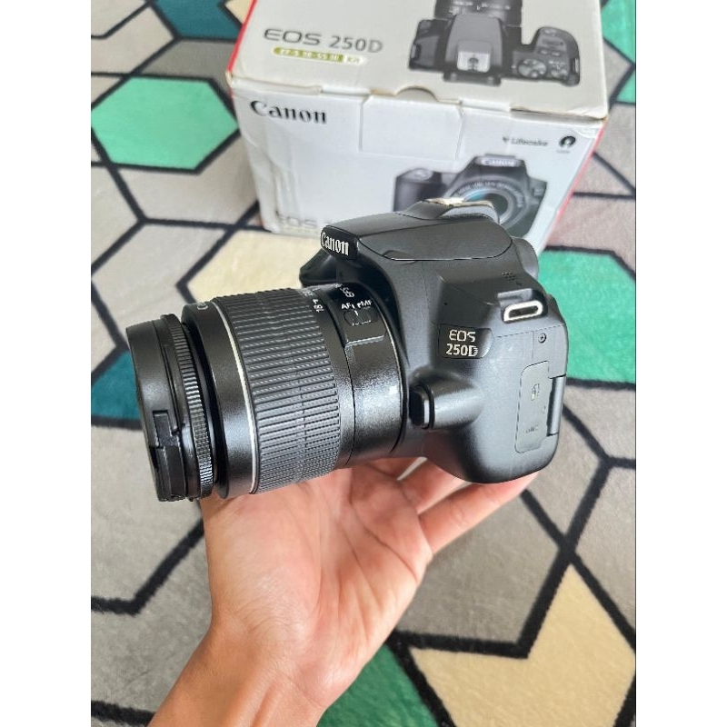 Canon 250D plus Lensa kit