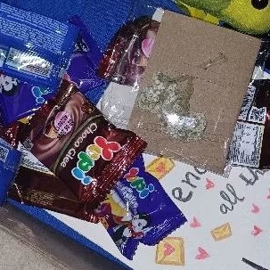 

MYSTERY BOX PESANAN KAKAK @ANYURASYU CANTIK