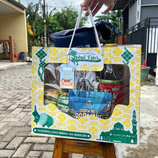 

TAS PAPERBAG HAMPERS + HANGTAG