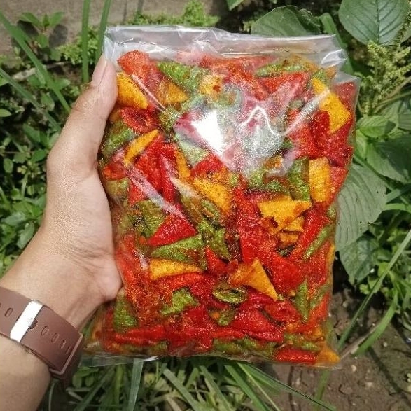 

Cemilan Viral Seblak Kerupuk Kerucut 500gram Bumbu Pedas Cikruh Daun Jeruk