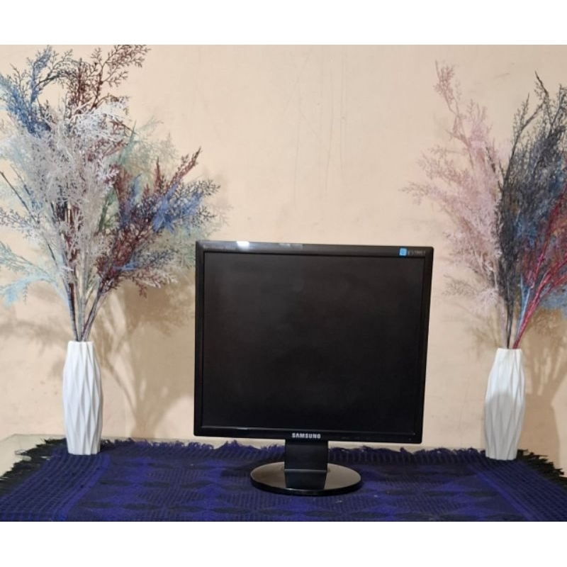 DIJUAL MONITOR  SAMSUNG 17 INCHI KOTAK LCD