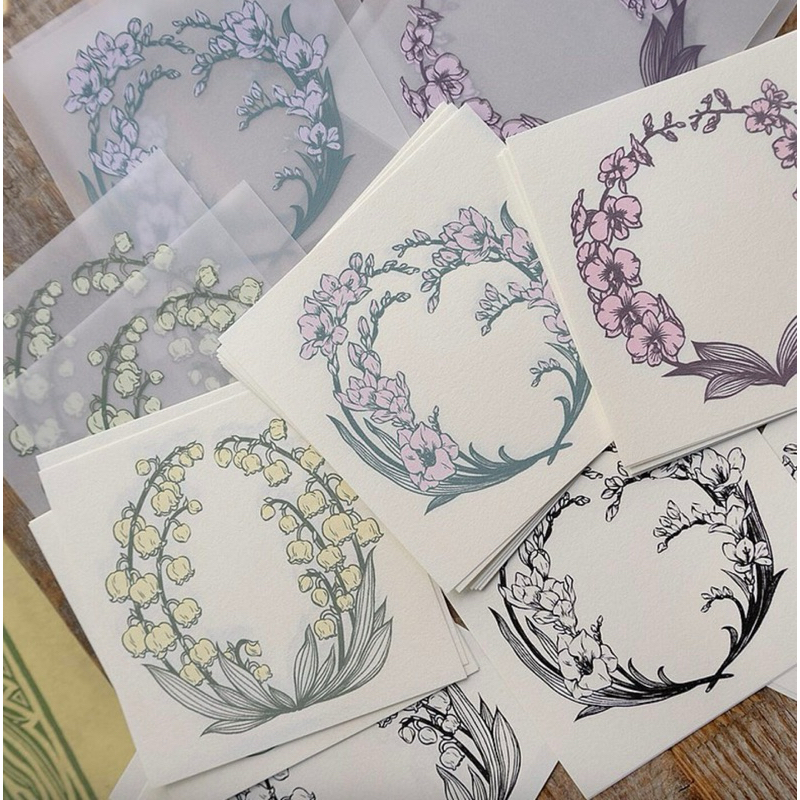 

Loidesign Flower Memo Pad available in two types
