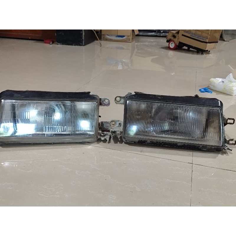 Lampu depan mobil Ford Laser original copotan kanan kiri