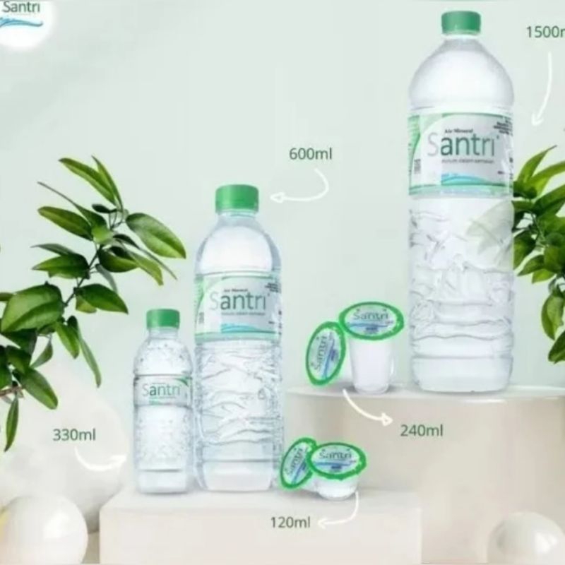 

Air mineral santri kemasan botol dan cup