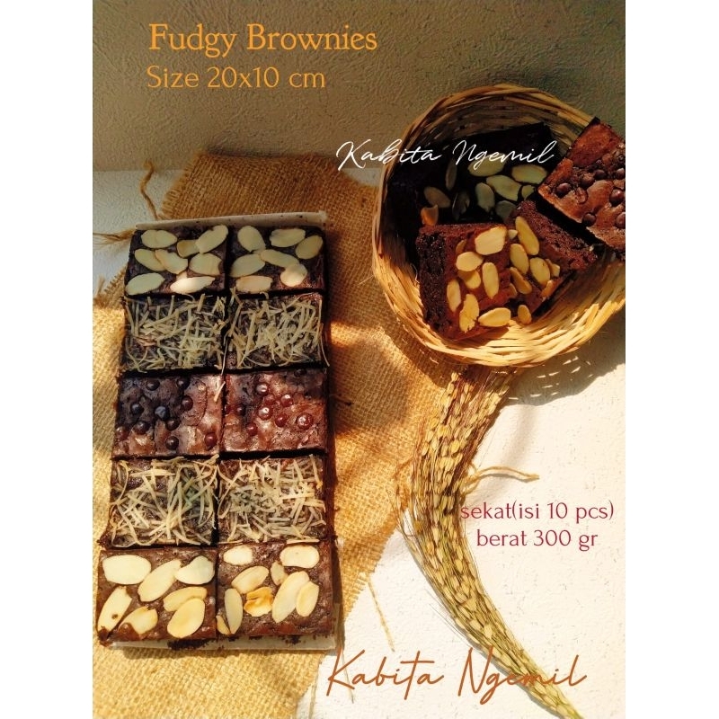 

FUDGY BROWNIES/Brownies panggang/MIX TOPING/sekat (isi 10 pcs)
