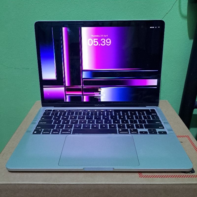 MacBook Pro 13 Inch 2022 M2 Second Fullset