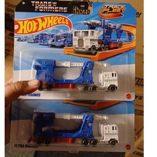 ultra magnus hotwheels transformers