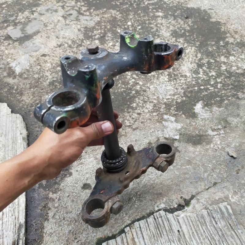 Sepasang T Segitiga Atas Bawah Stir Shock Sok Depan Suzuki TRS GT 100 125 185 GT100 GT125 GT185 Orig