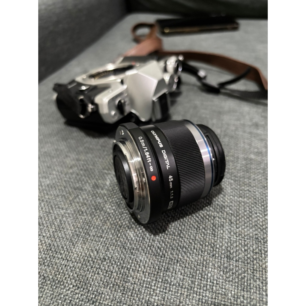 Lensa Olympus - Zuiko Lens 45 mm f/1.8