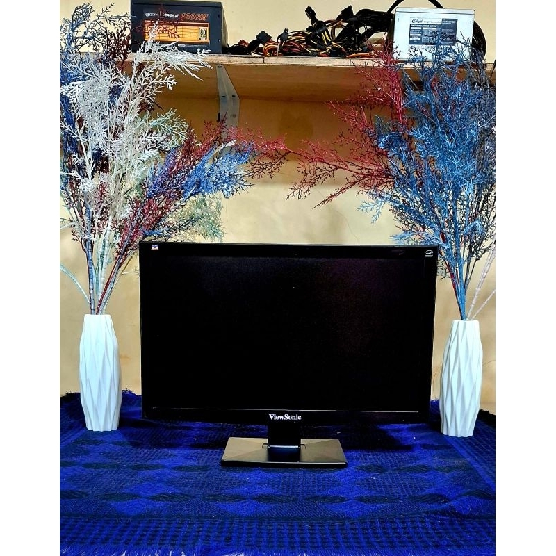 DIJUAL MOMITOR VIEWSONIC 24  INCH MULUS