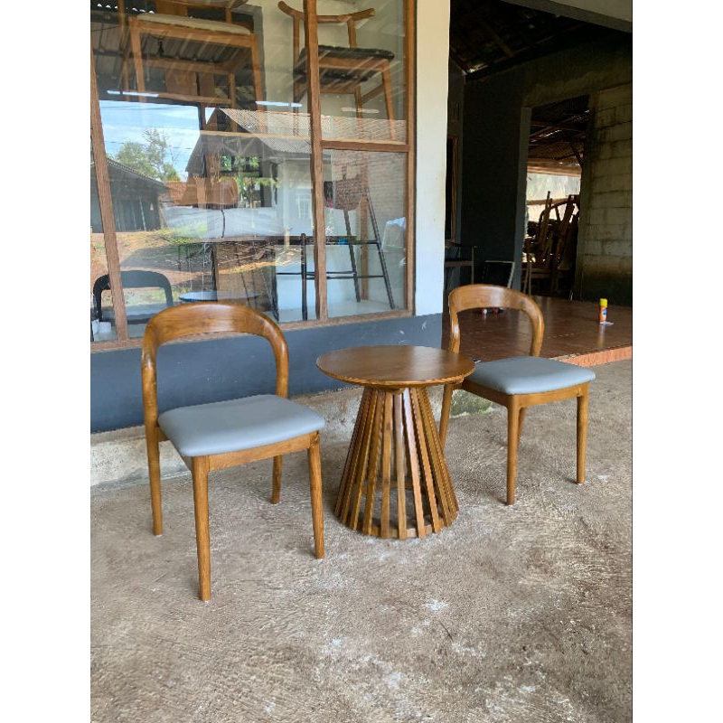 SET KURSI TERAS 2 KURSI 1 MEJA BULAT / MEJA TERAS