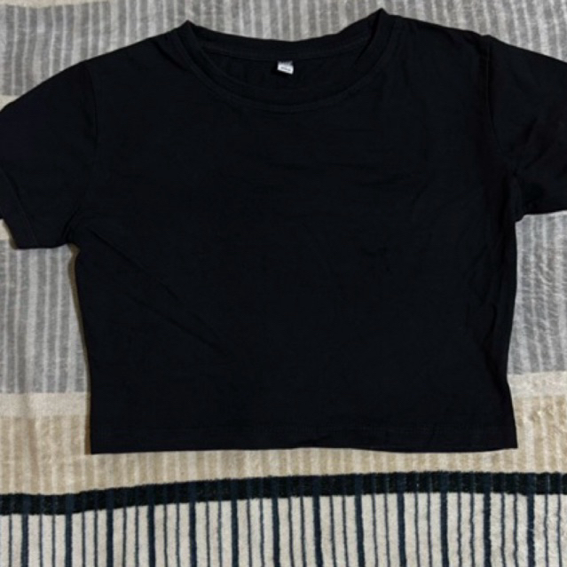 kaos polos hitam crop
