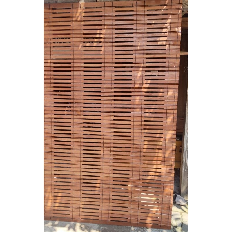 Tirai kayu jati gulung