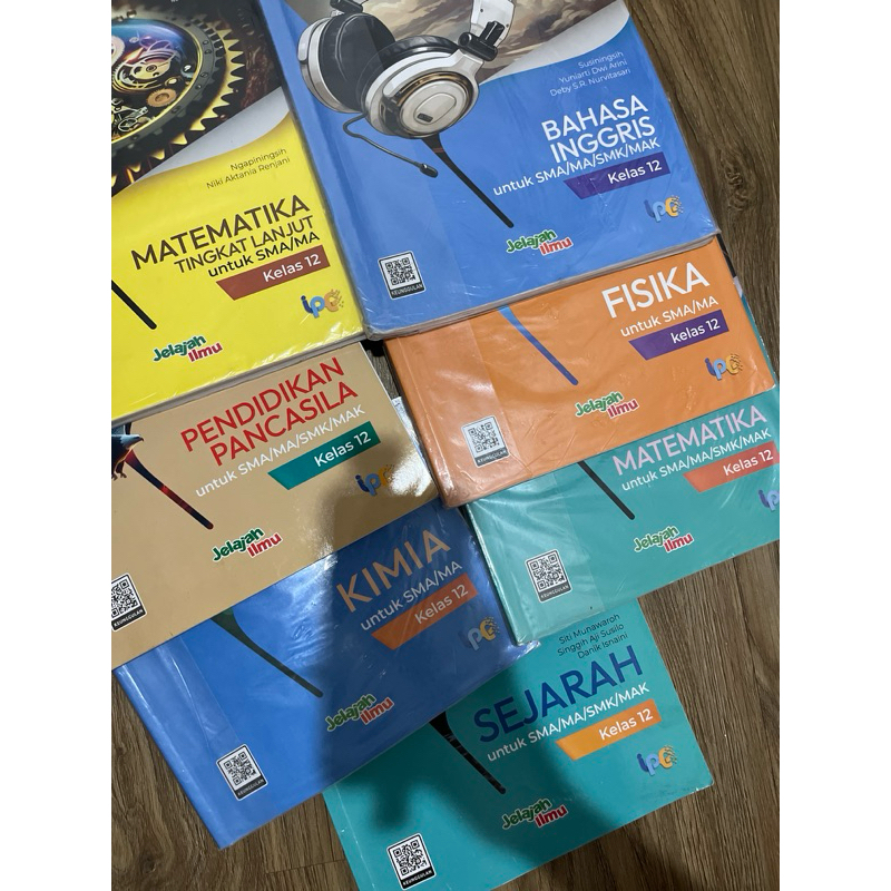 Buku Preloved Intan Pariwara untuk SMA/MA/SMK/MAK Kelas 12 Matematika, Sejarah, Fisika, Kimia, Bahas