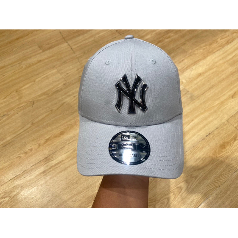 Topi New Era 940 P2 METAL BADGE OSFM | 14703418