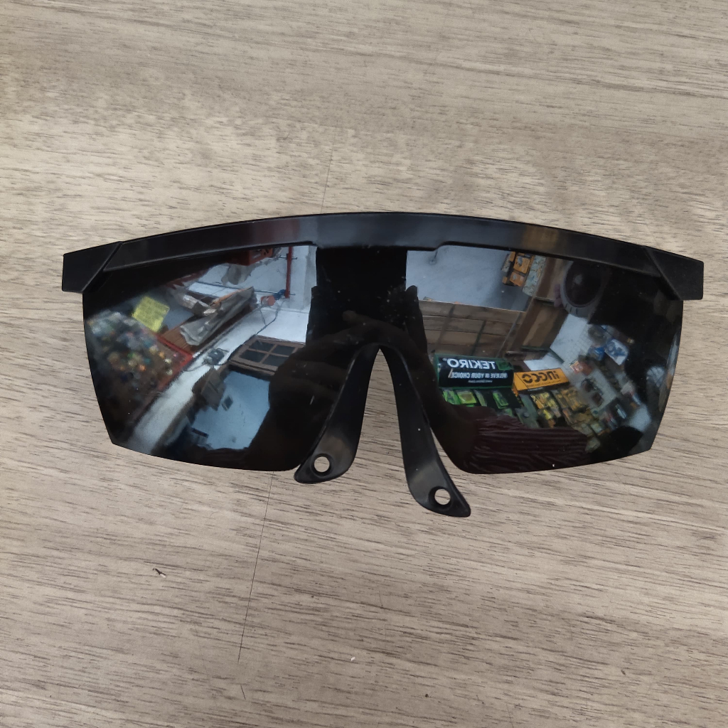 Kacamata Las Safety Hitam Pekat Anti Radiasi/Anti Pecah Hitam Pekat