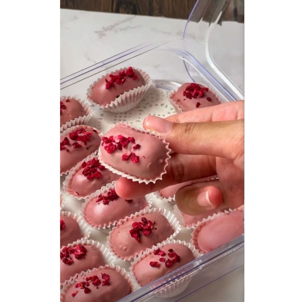 

COOKIES ALMOND LONDON REDVELVET / KUE KERING ALMOND KACANG REDVELVET