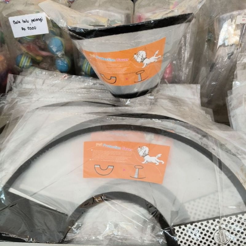 CORONG PELINDUNG LEHER KEPALA HEWAN PET PETS PROTECTION COVER KERUCUT PLASTIK UNTUK MEMUDAHKAN GROOM