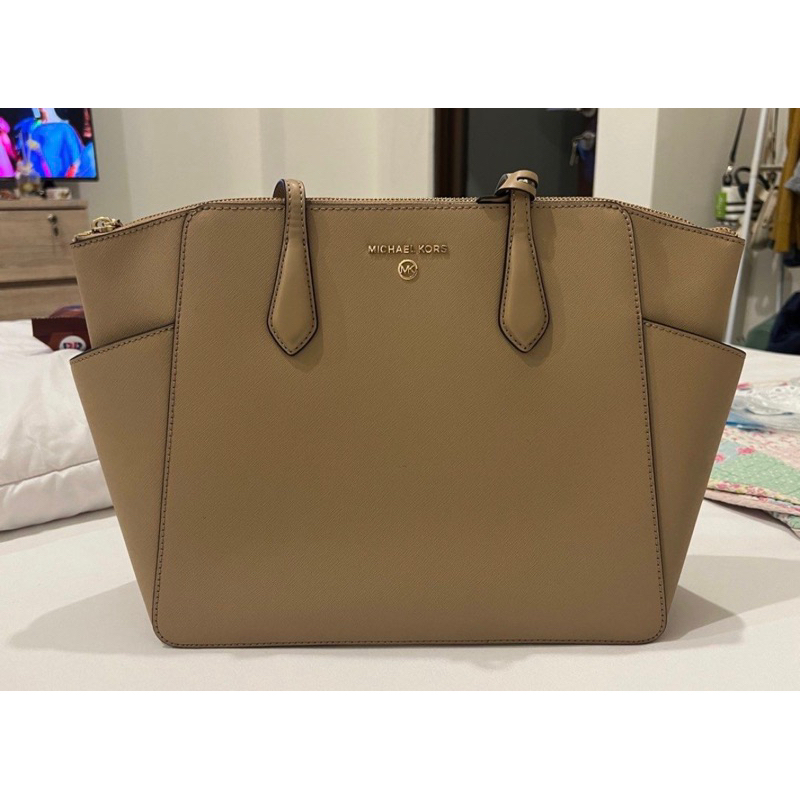 

Michael Kors Authentic Like New (tag+care card lengkap)