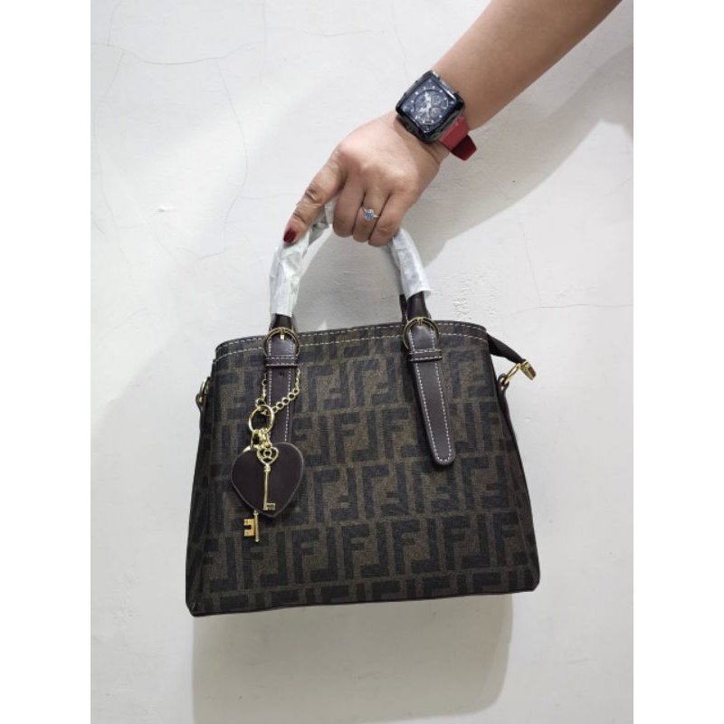 FENDI / TAS SLEMPANG WANITA / ORIGINAL / NEW COLLECTION