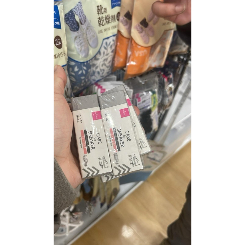 

Daiso penghapus sneakers